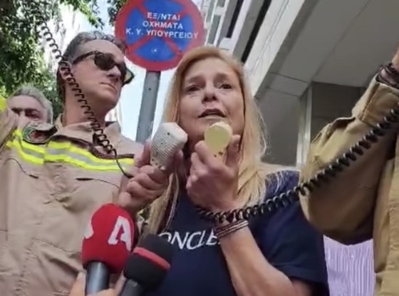 Η κα Βενετοπούλου Γιώτα και καταχειροκροτήθηκε από το συγκεντρωμένο πλήθος στην Αθήνα